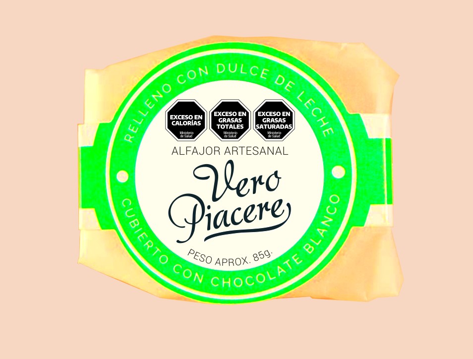 Alfajor artesanal de chocolate blanco relleno de dulce de leche