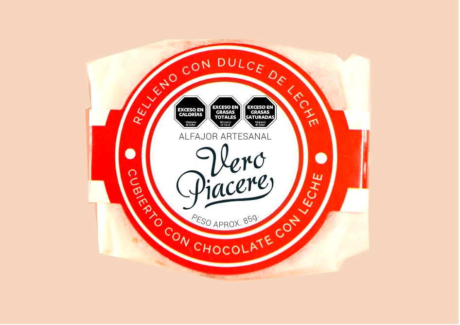 Alfajor artesanal de chocolate con leche relleno de dulce de leche