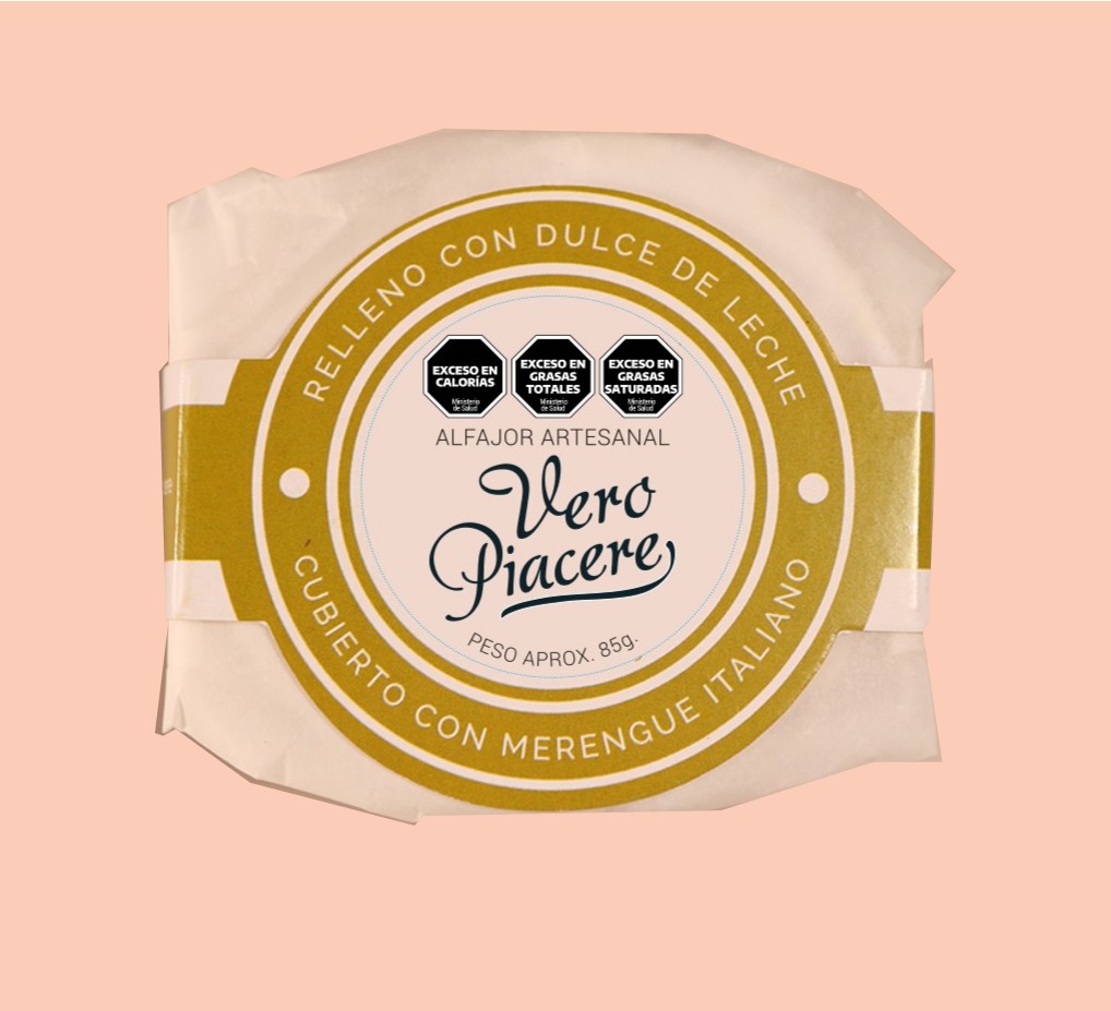 Alfajor artesanal cubierto de merengue italiano y dulce de leche